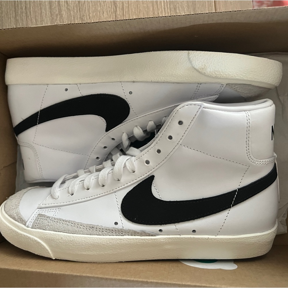 NIKE womens High top Blazers